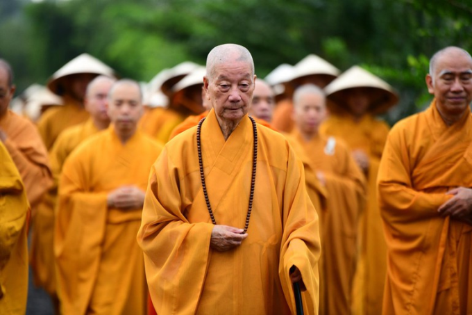 Đức Quyền Pháp chủ thiền hành cùng 1.200 Tăng Ni trong khuôn viên Học viện Phật giáo VN tại TP.HCM